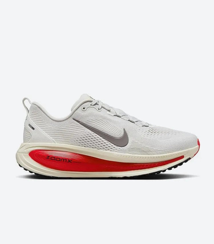 Nike Vomero 18 - Red